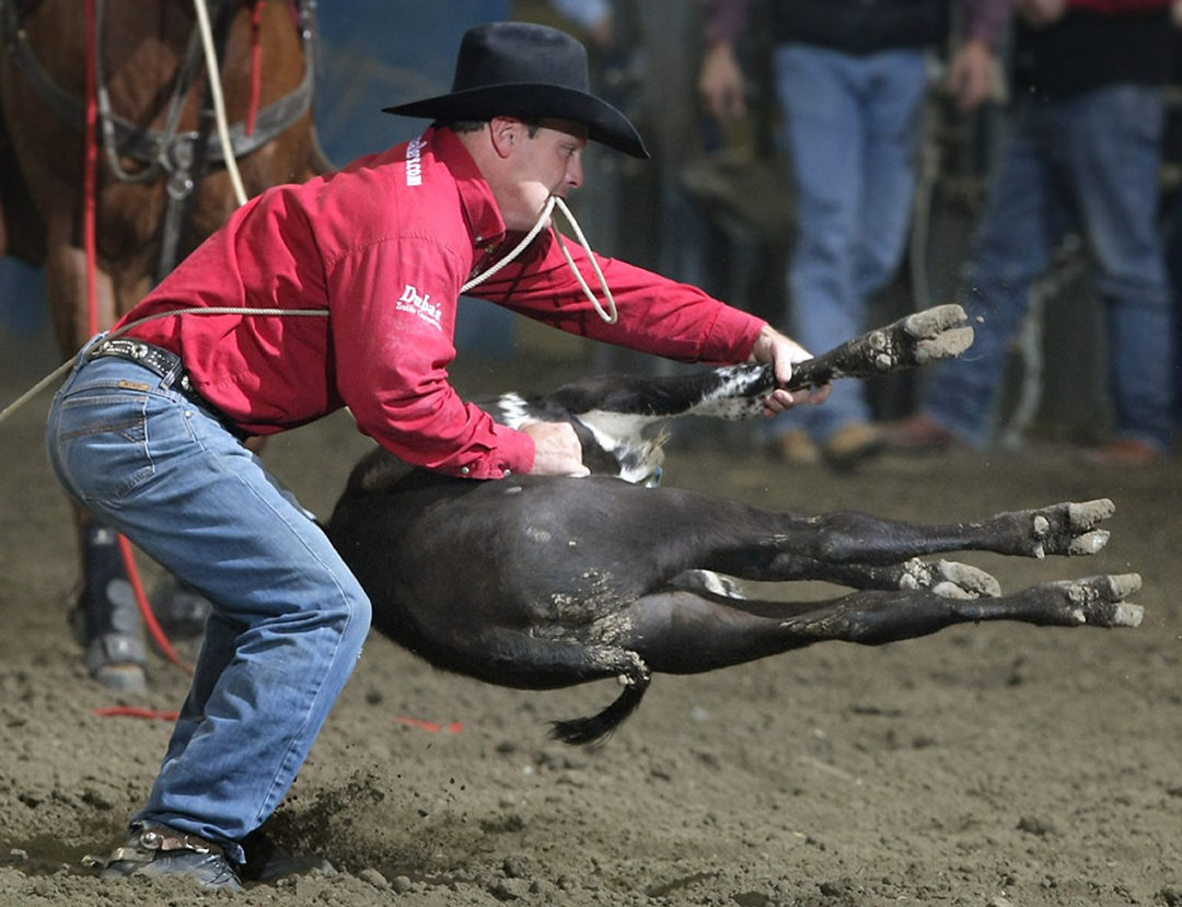 Kyle Whitaker roping at the NILE Rodeo